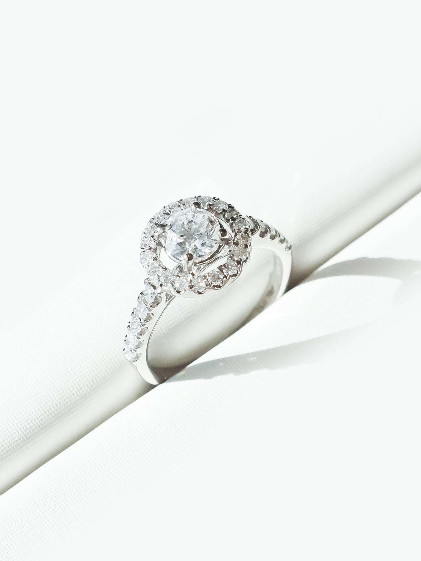 DIAMOND RING