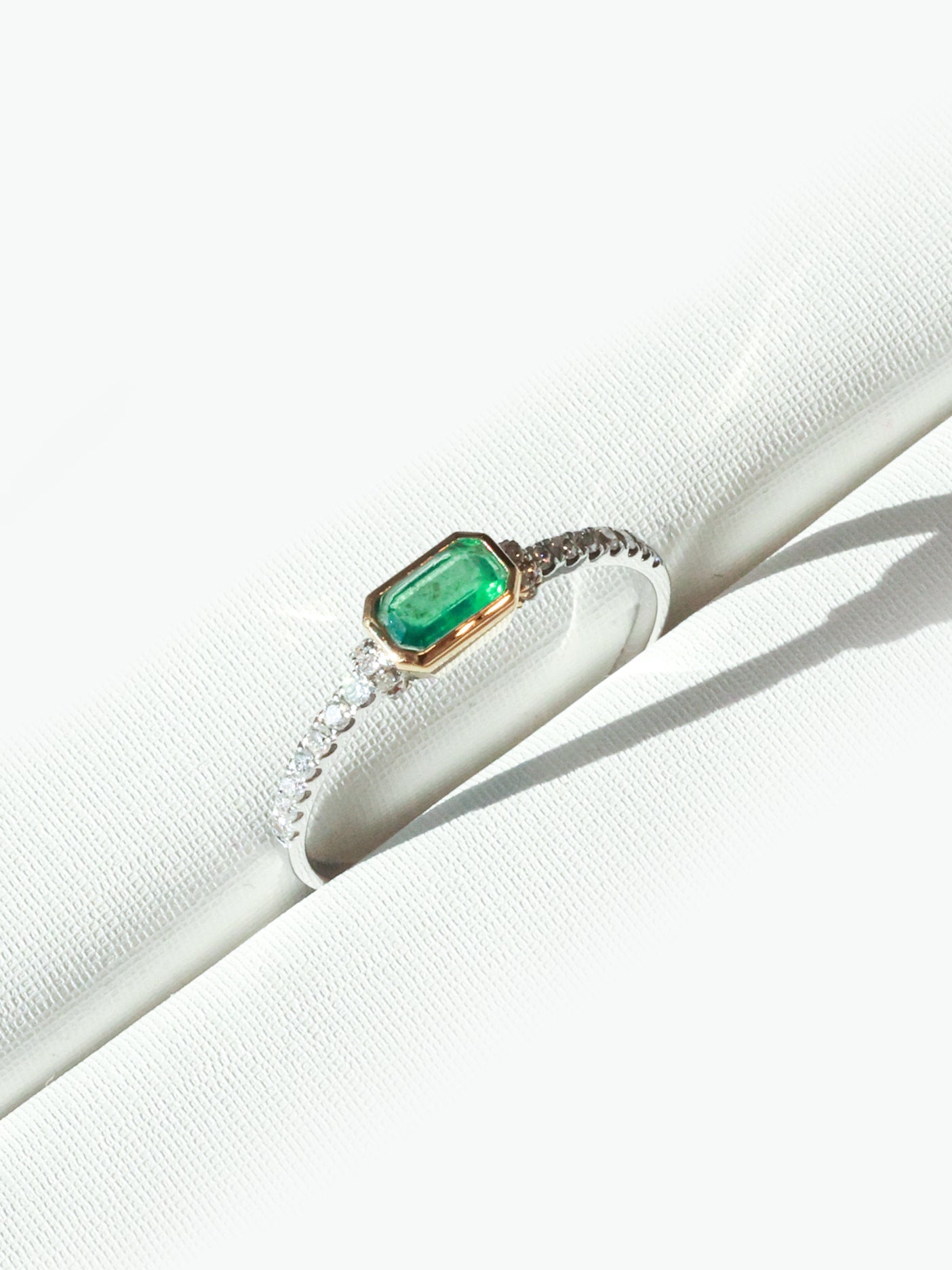 NATURAL EMERALD RING