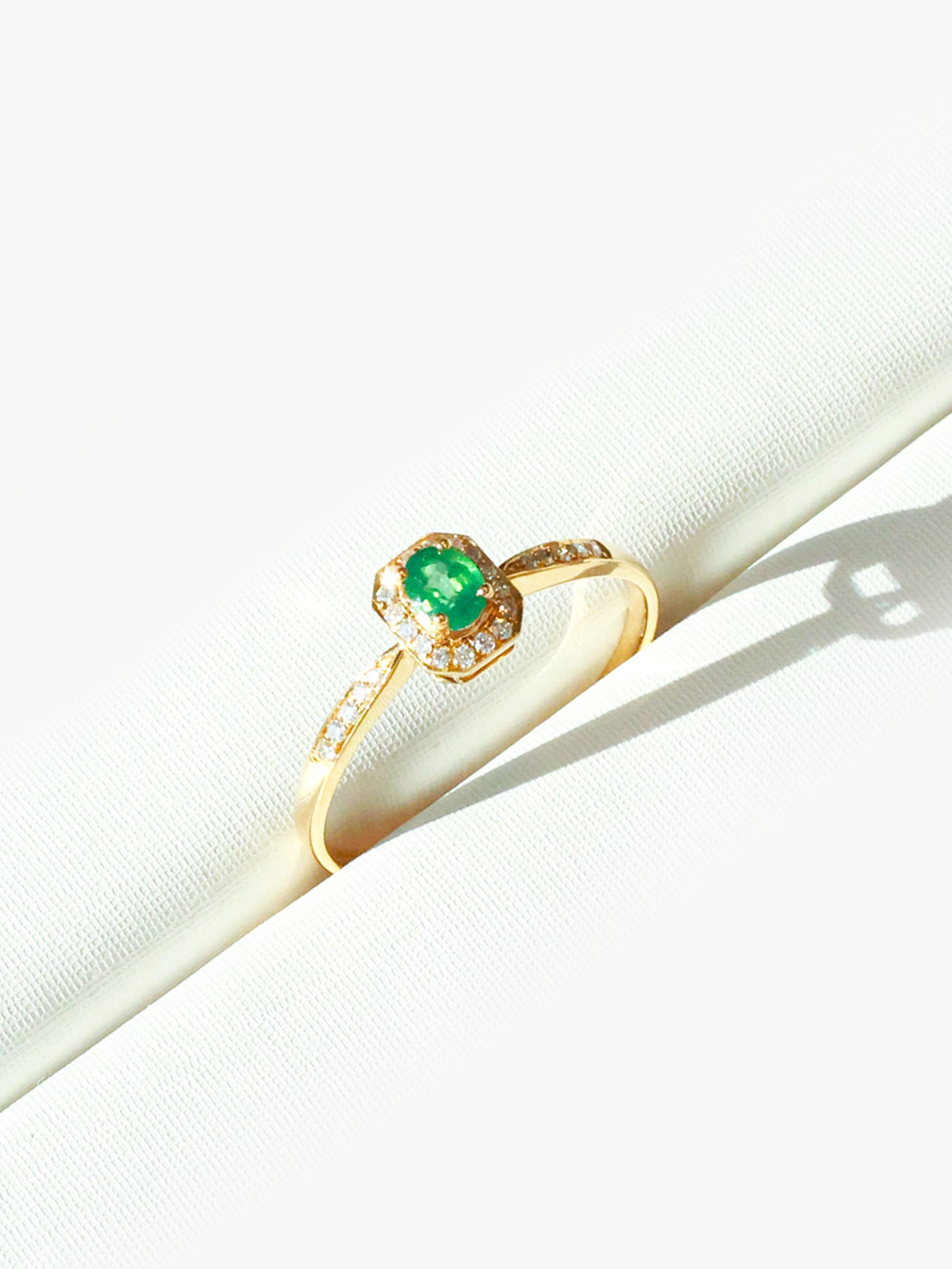 NATURAL EMERALD RING