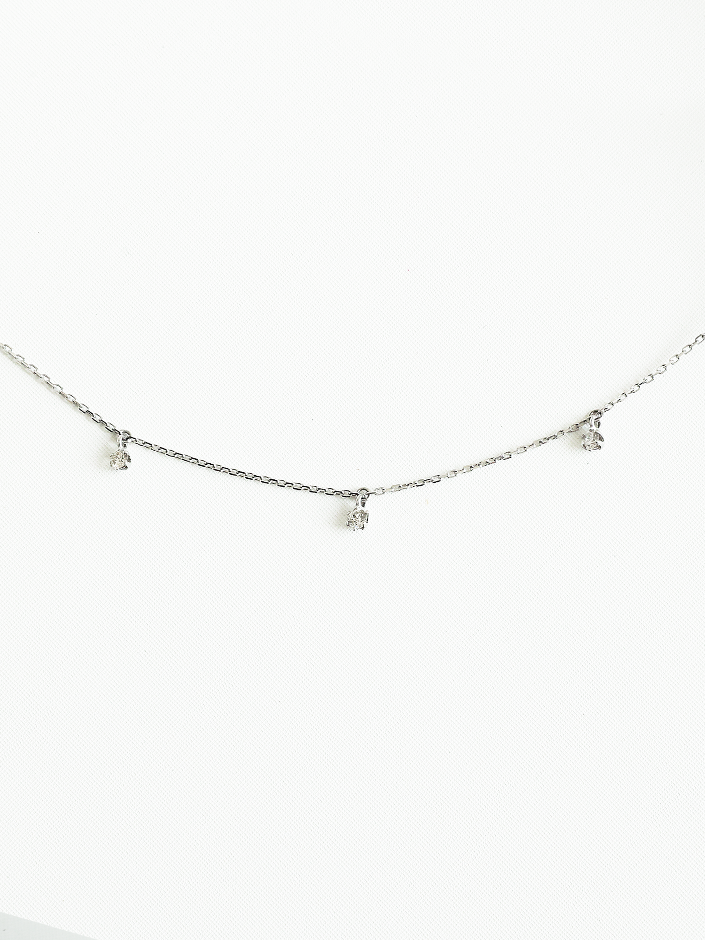 WHITE DIAMOND NECKLACE